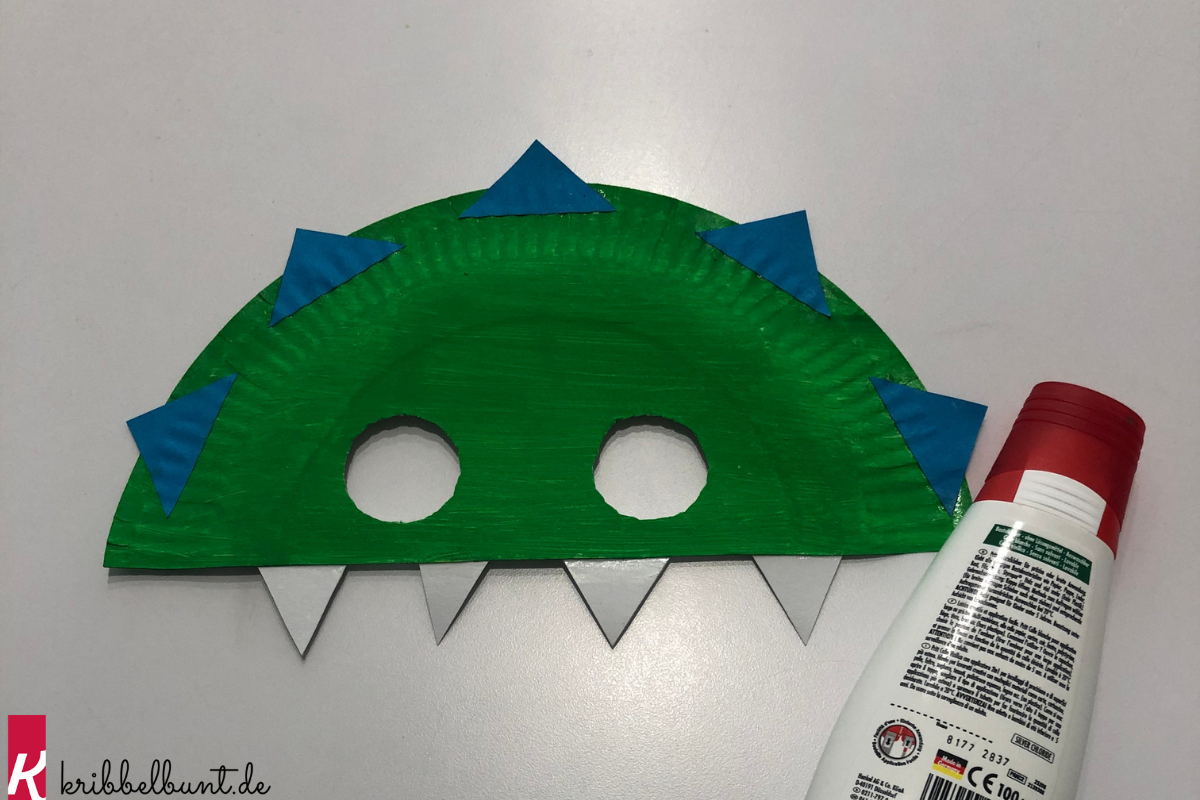 Grüne Monster-Maske basteln Schritt 7