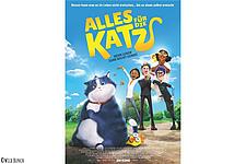 Blauer Himmel mit dicker Katze und Familie im Hintergund