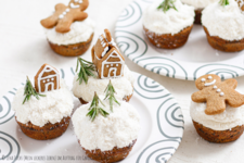 Weihnachts-Cupcakes - Mohntörtchen mit Powidlfüllung und Kokos-Cremehäubchen