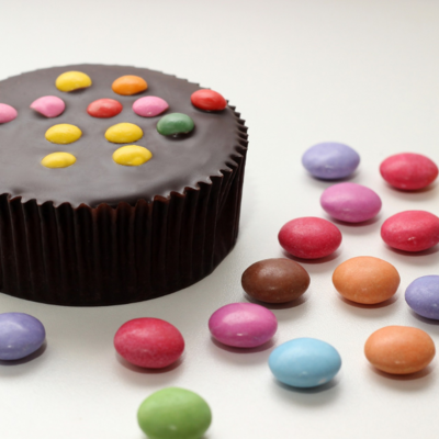 Schokolinsen Kuchen mit Überraschung drin