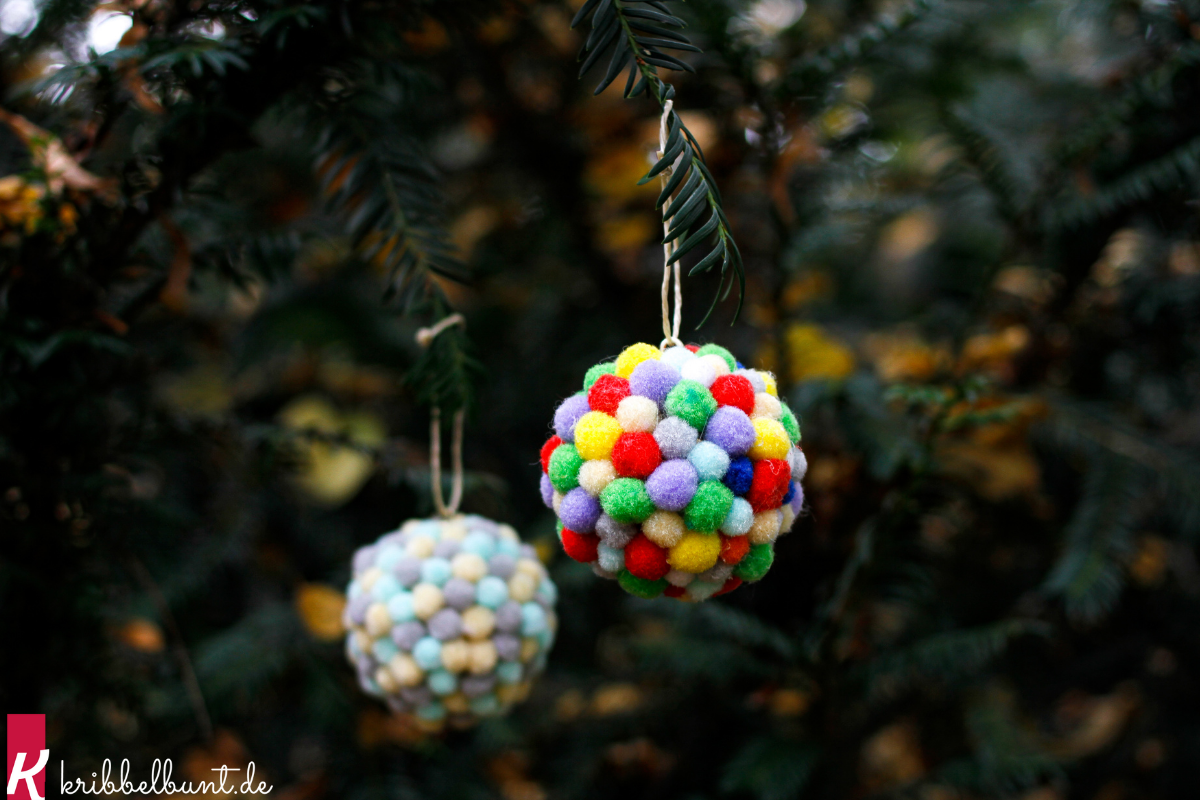 Pompom Weihnachtskugeln selbst gestalten