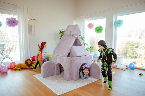 Linodino Spielsofa als Spielplatz mit Freunden
